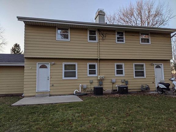 3rd image of 91 S Huron Dr