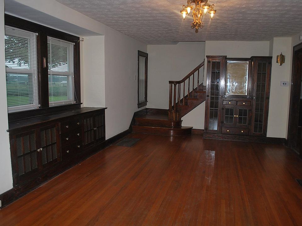 Dining room with built ins