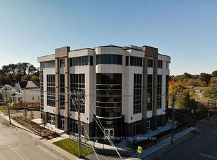 2 Victoria Dr #202, Uxbridge, ON L9P 1G8