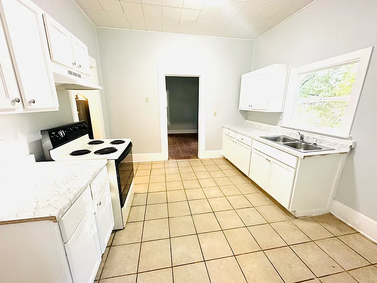 513 E Barger St #A — Photo 6