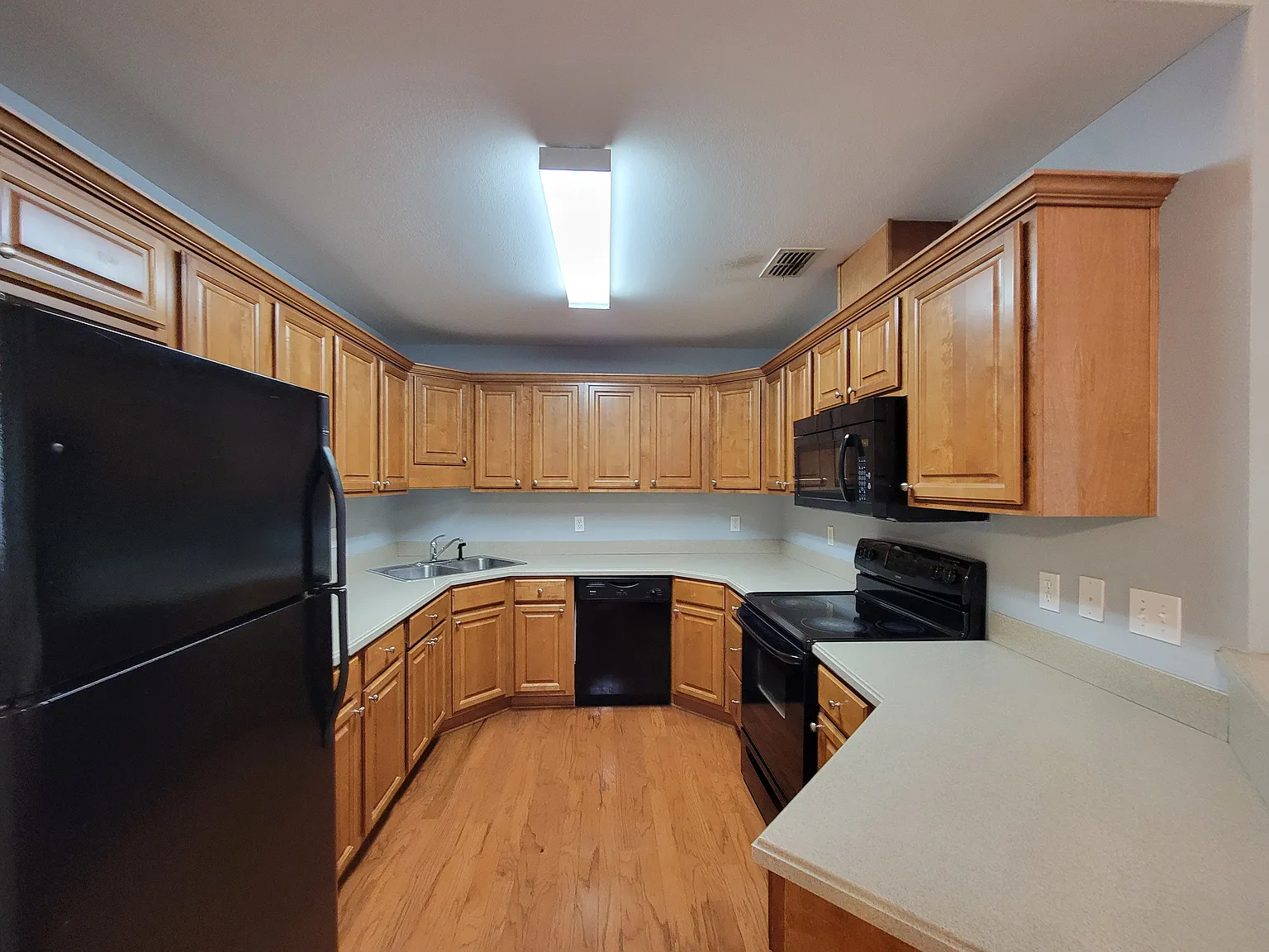 3 bed, 1173 sqft, $1,695 — Photo 4