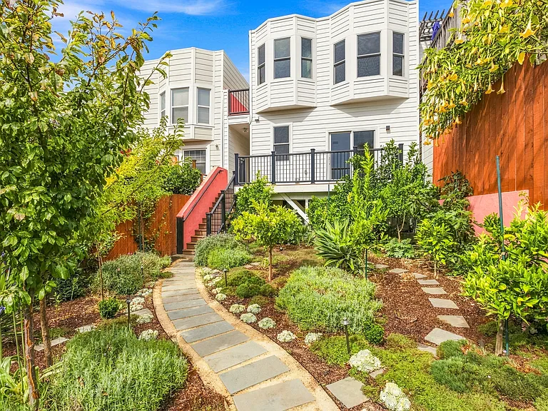 151 Nevada St — Photo 28