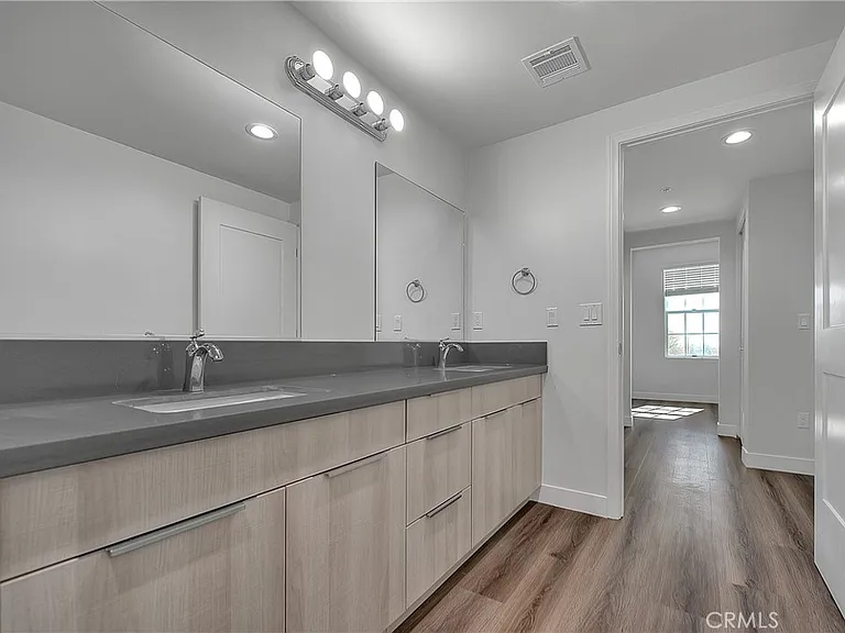 501 W Foothill Blvd #300 — Photo 12