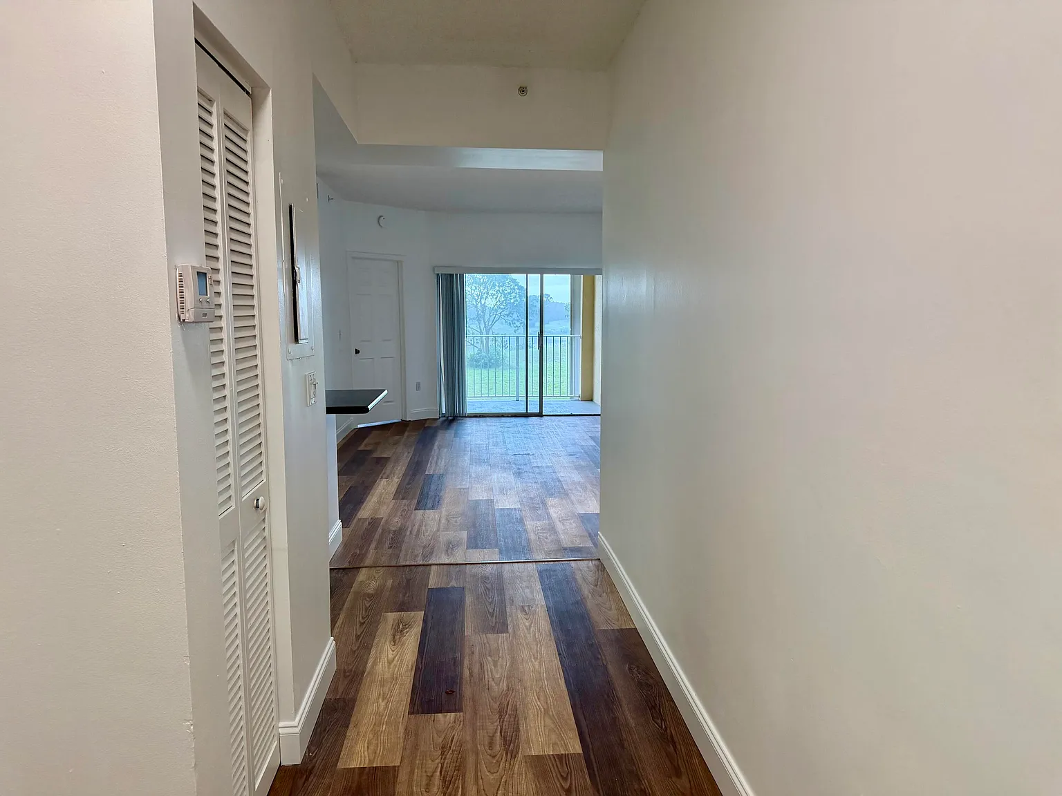 3 bed, 2.0 bath, 1113 sqft, $2,350 — Photo 3