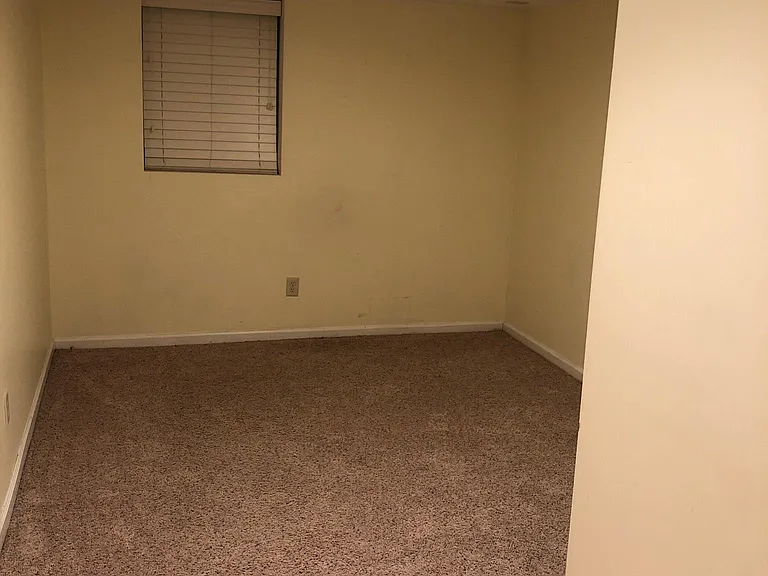 2565 E Yermo Ave — Photo 10