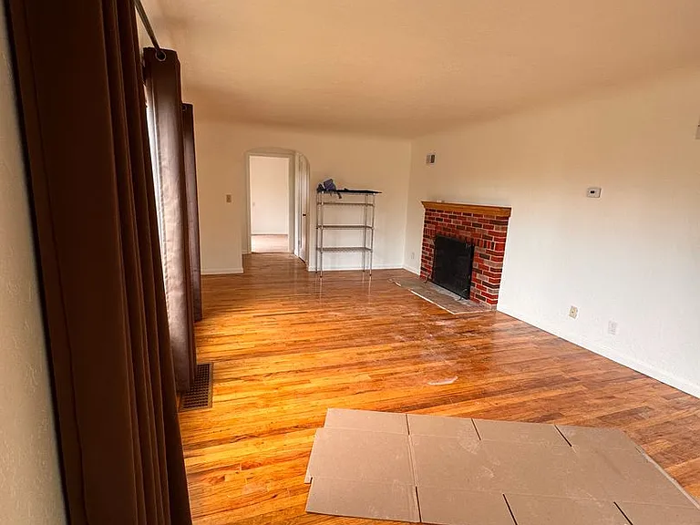 1019 NW Buchanan Ave — Photo 8
