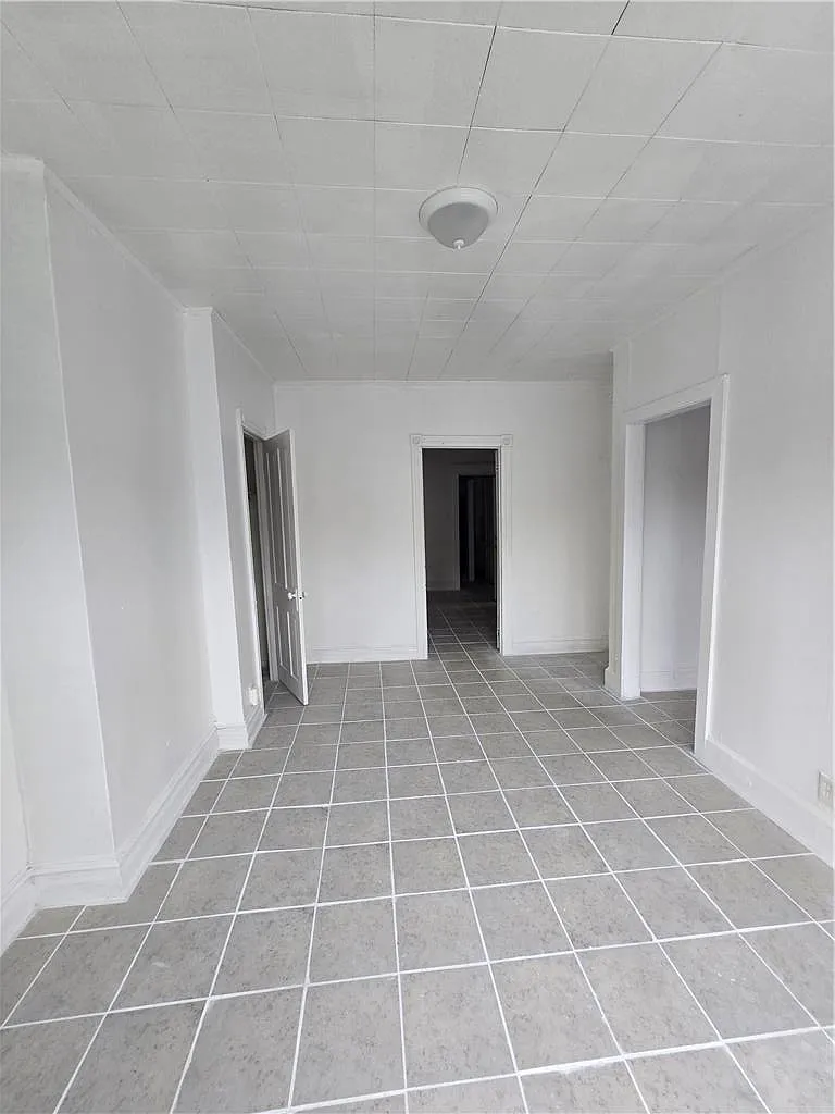 1 bed, 1.0 bath, 1008 sqft, $1,200 — Photo 3