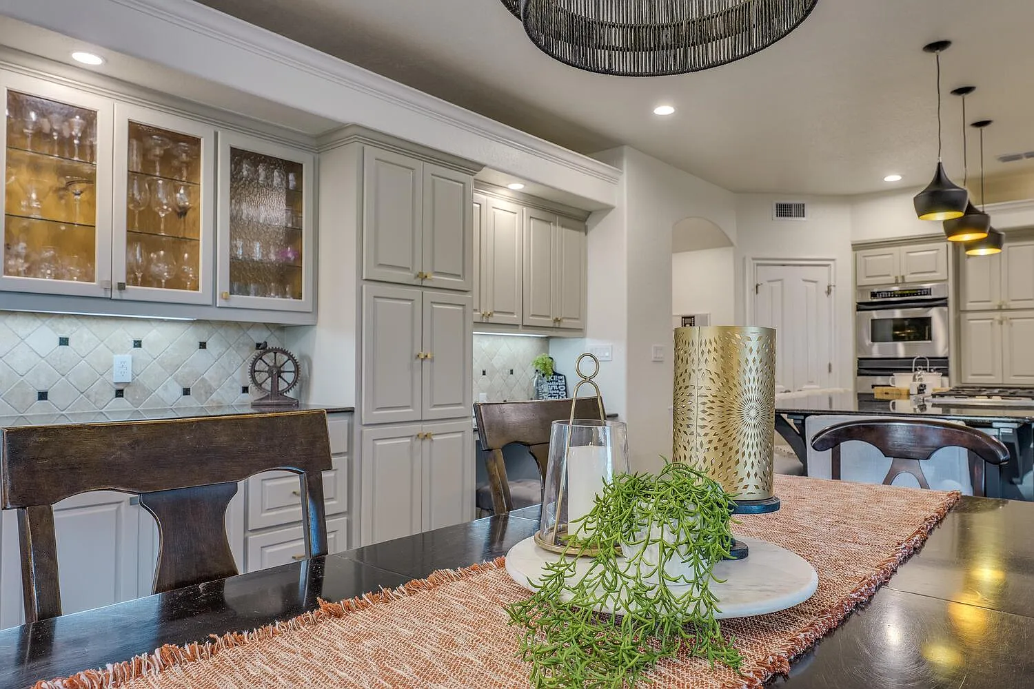5 bed, 4.5 bath, 4311 sqft, $7,500 — Photo 4