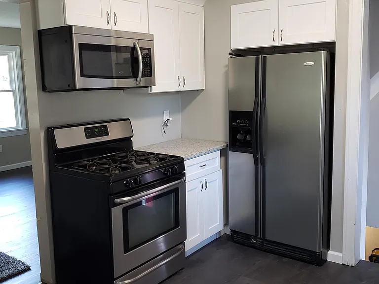 102 Sprague Rd — Photo 3
