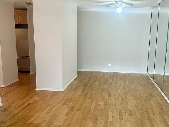 3rd image of 6102 N Sheridan Rd APT 305