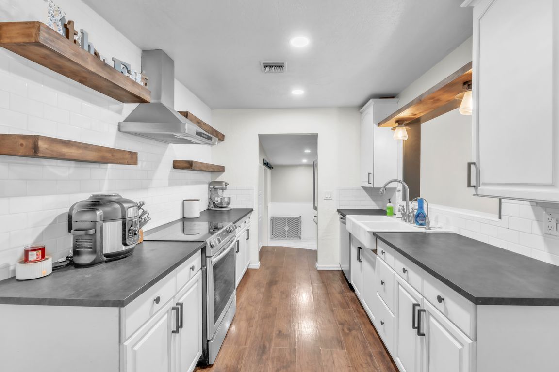 next background image