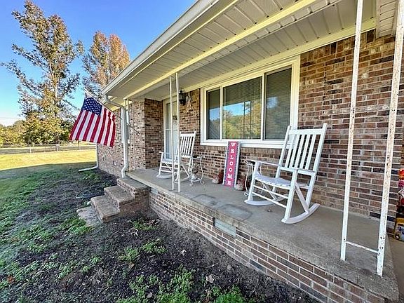 3rd image of 460 Andrews Ln