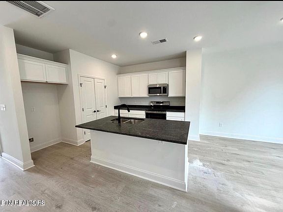 4th image of 1720 Bennett Village Dr
