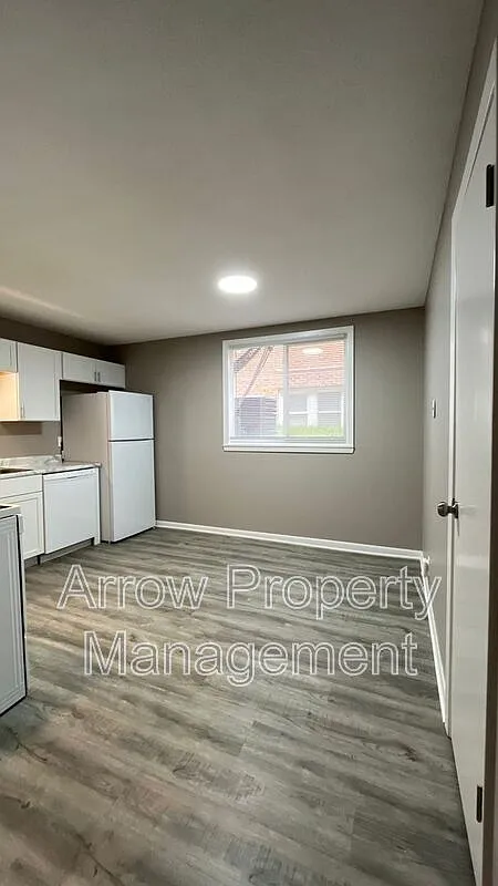 2 bed, 1.0 bath, 830 sqft, $895 — Photo 2