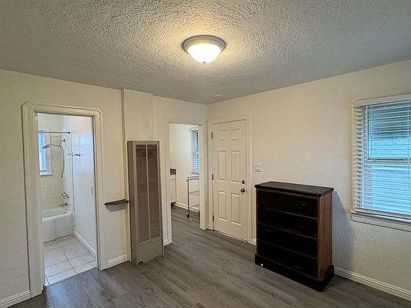 4th image of 318 Capitol St #B