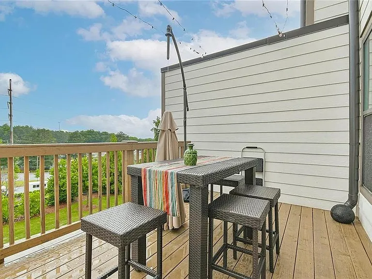 2048 Holtz Ln — Photo 25