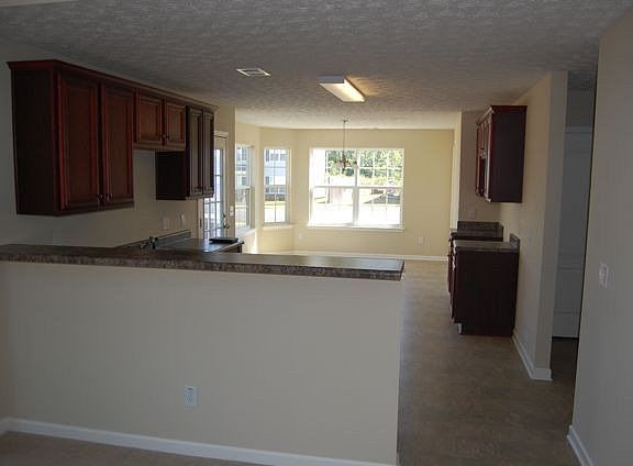 4th image of 765 Maddux Dr #197