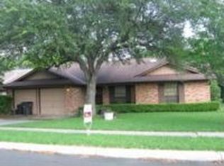 12101 Apricot Dr, San Antonio, TX 78247