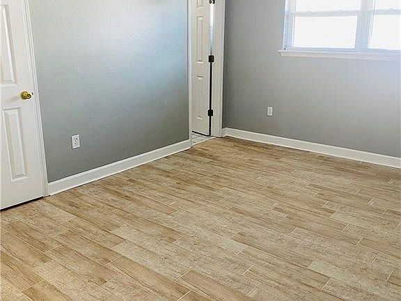 3rd image of 212 Scott Dr