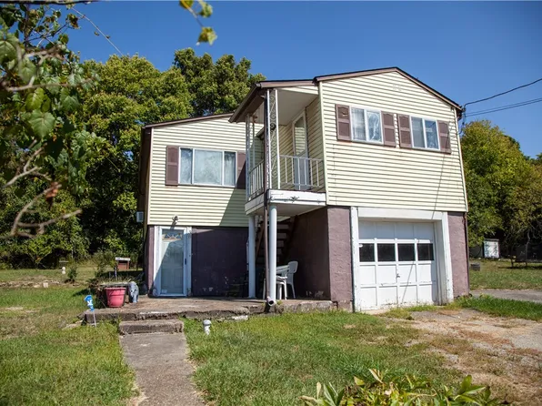 38 Greenhill Rd, Belle Vernon, PA 15012