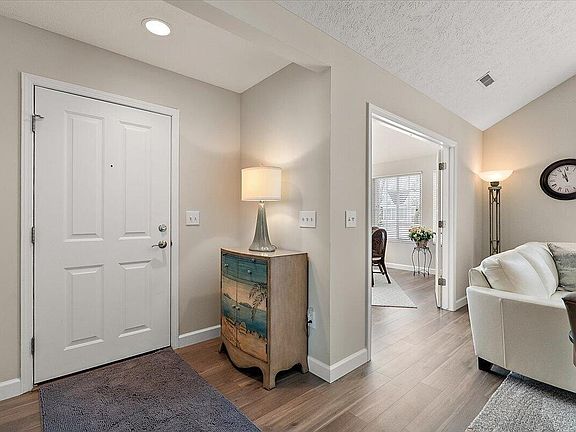 4th image of 2859 Villa Ln