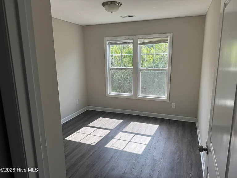 214 Jordan Ln — Photo 11