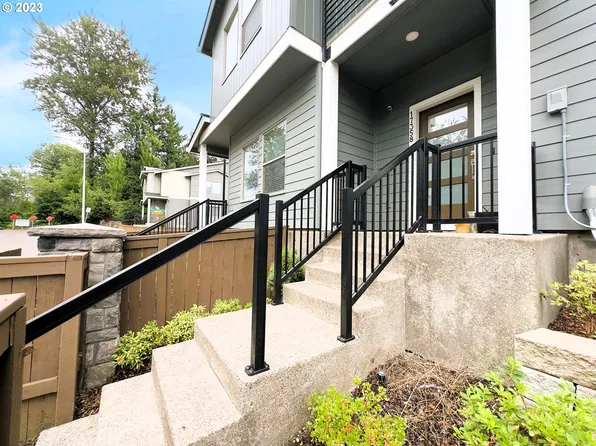 17358 SE Crossroads Ave, Happy Valley, OR 97089