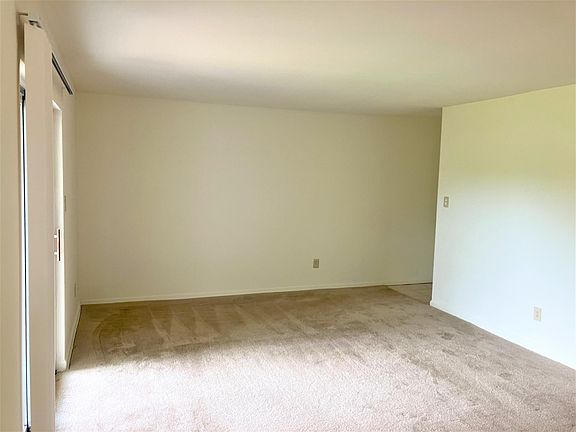 5th image of 360 Colony Pines Ct #101