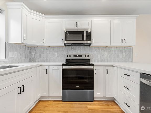 5th image of 12020 31st Avenue NE #C