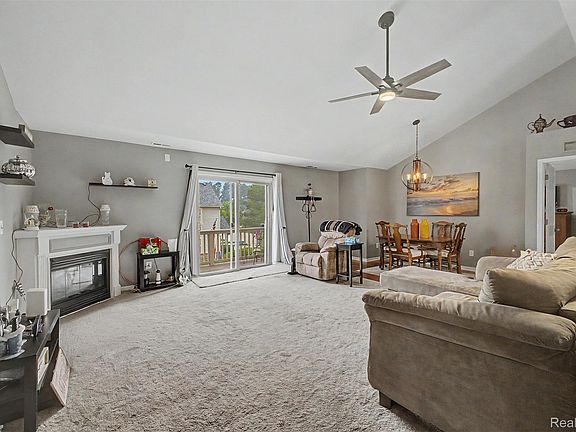 5th image of 45741 Cagney Dr