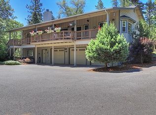 1761 Robertson Bridge Rd, Grants Pass, OR 97526