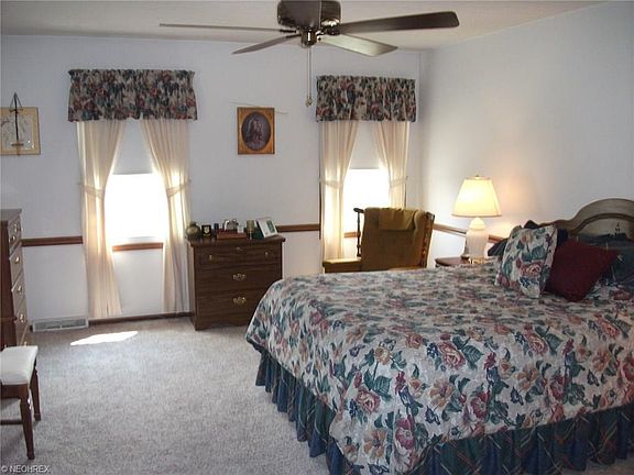 4th image of 429 Hampden Ct