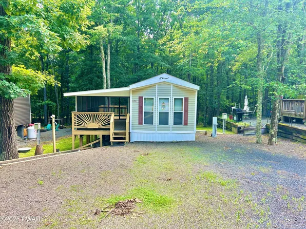 269 Village Dr E, Milford, PA 18337