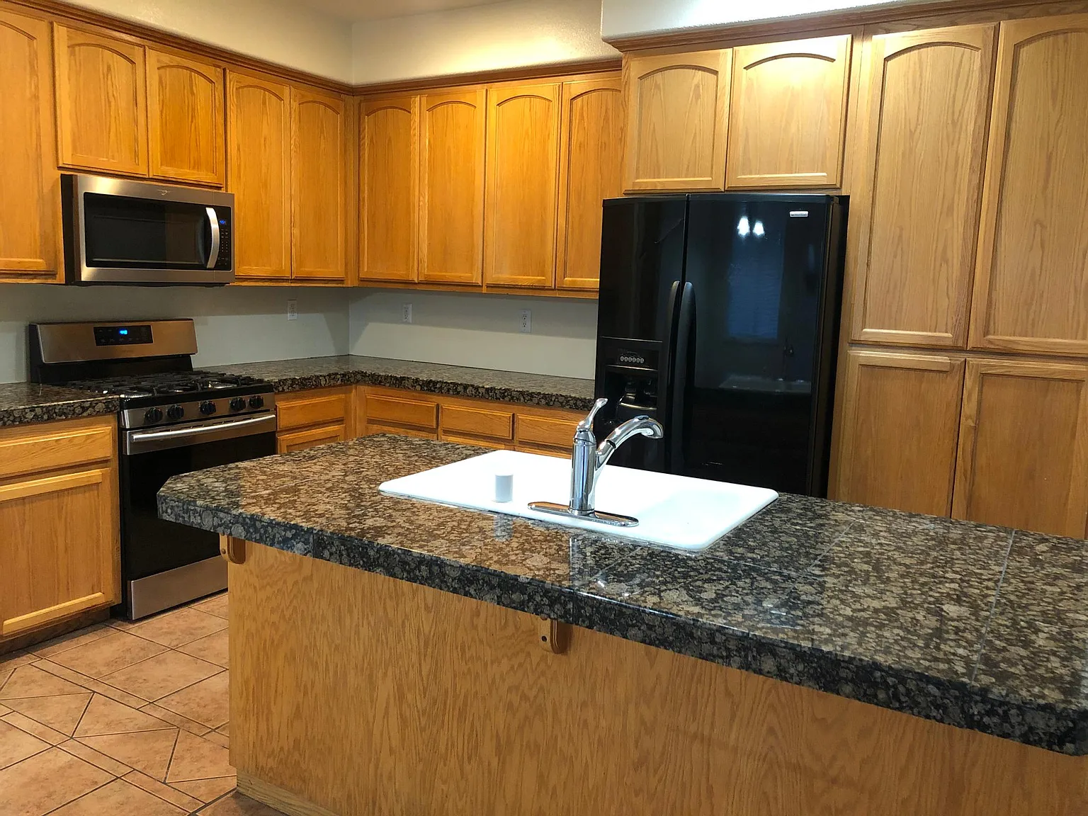 4 bed, 2080 sqft, $3,850 — Photo 2