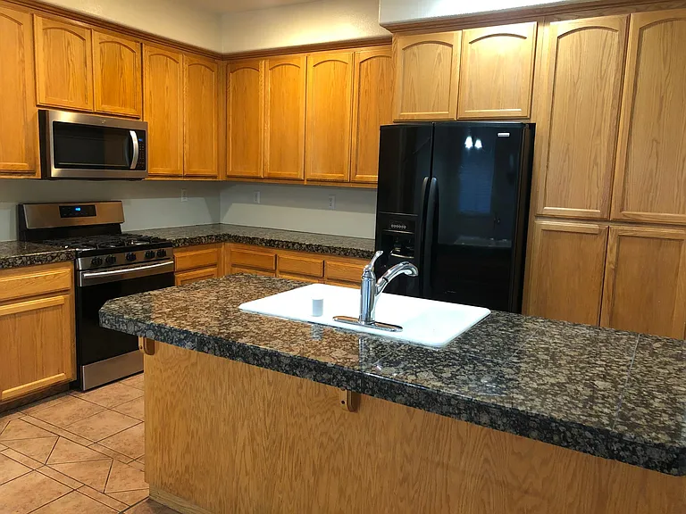 67 Cock Robin Ave — Photo 2