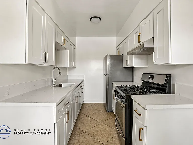 2216 W Wardlow Rd — Photo 1