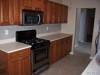 3rd image of 40 Kristin Ln
