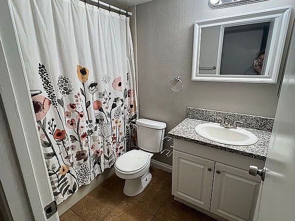 5th image of 2112 Venus Ave