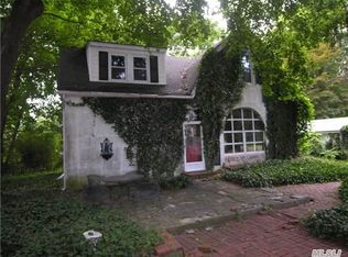 21 Thompson Hill Rd, Saint James, NY 11780