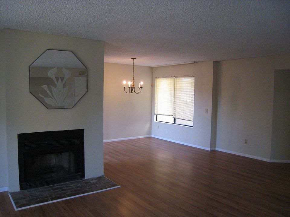 2nd image of 1125 E Maple St Unit 7