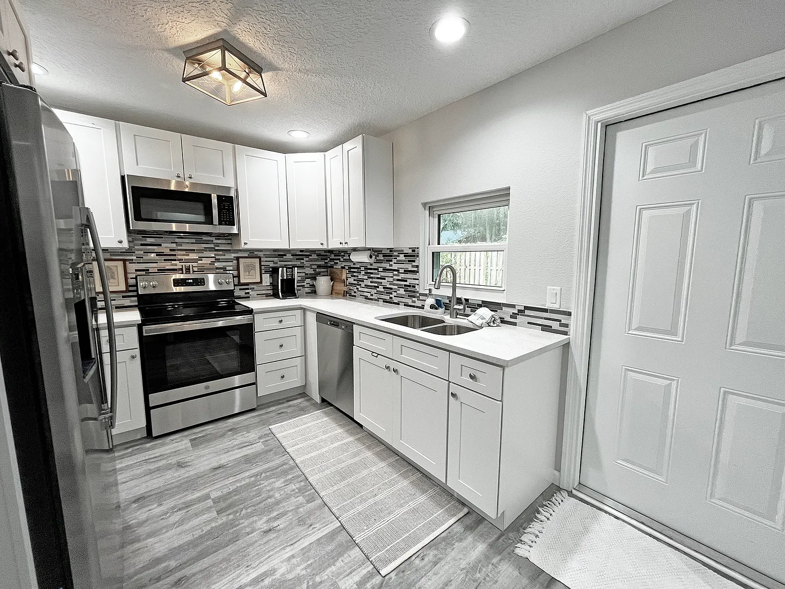 3 bed, 1200 sqft, $2,350 — Photo 4