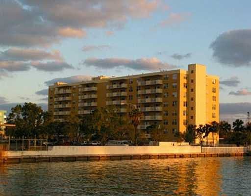 2nd image of 1455 N Treasure Dr APT 3E
