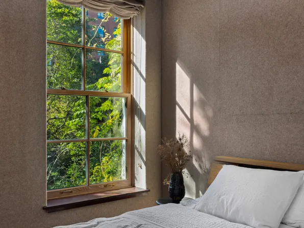 527 Hudson Street image 18 of 24