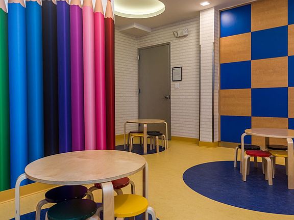 000_027_123_parkside_avenue_kids_playroom-4