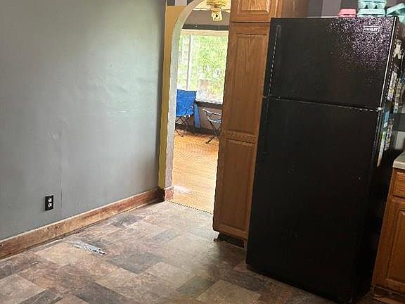 3rd image of 9609 Country Club Rd