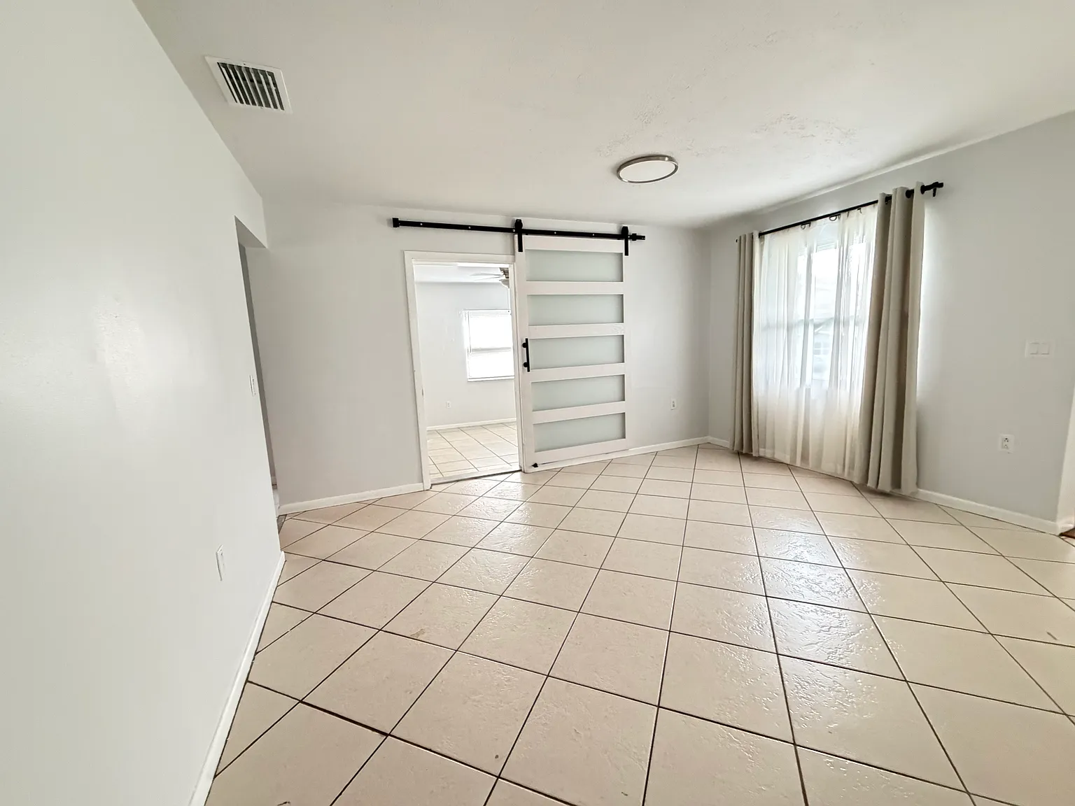 2 bed, 1027 sqft, $1,500 — Photo 4