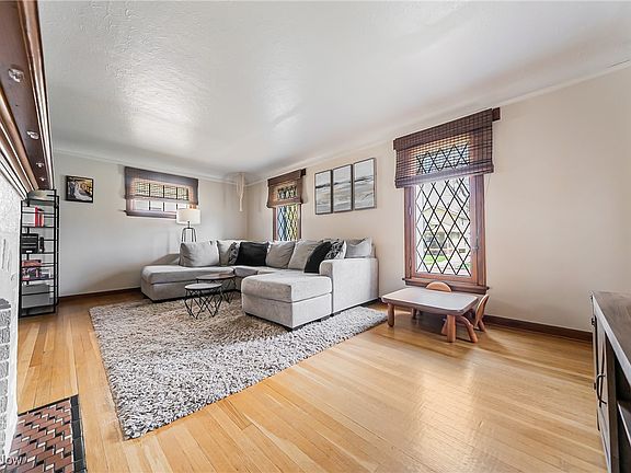 3rd image of 4052 W 161st St