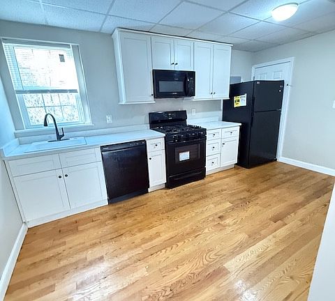 2nd image of 484 Pleasant St #5