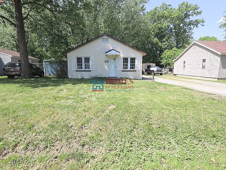 1713 Hawthorne Ave — Photo 2