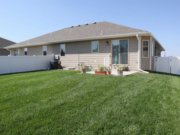 905B Sunrise Ct, Dodge City, KS 67801